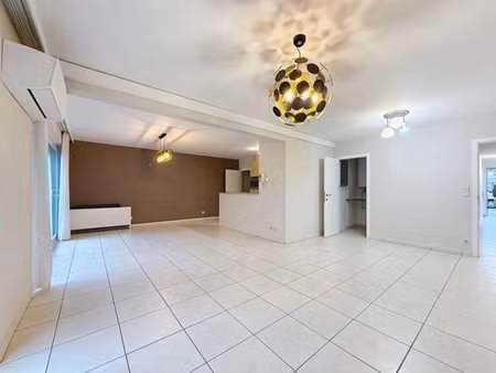 magnifique rez-de-chaussee de standing deux chambres avec ja