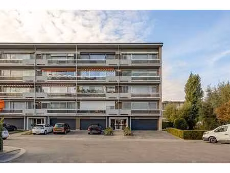 lichtrijk appartement met drie slaapkamers en terras