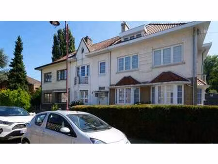 un immeuble  maison de rentier à 1 étage