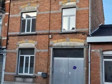 forest ; maison avec entree cochere