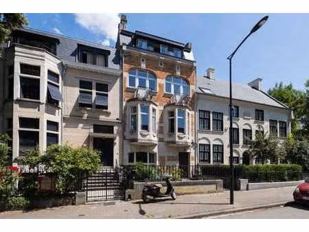 maison (6ch/3sdb) de ± 511m² avec jardin