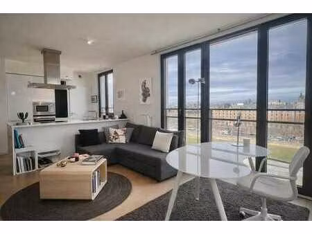 penthouse contemporain avec terrasse et vue sur le canal