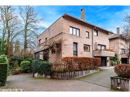 maison 3 façades à uccle – oasis de calme et d’espace