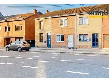 maison 2 façades à rafraîchir ou idéale pour investissement!