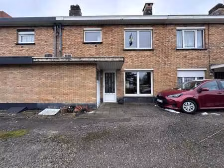maison deux façades avec jardin  deux chambres et bureau.