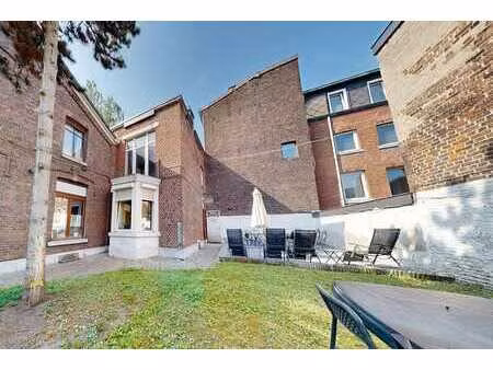 maison 2 chambres en intérieur d'îlot avec 2 terrasses