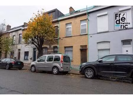 mons - maison de rangée avec jardinet et deux garages