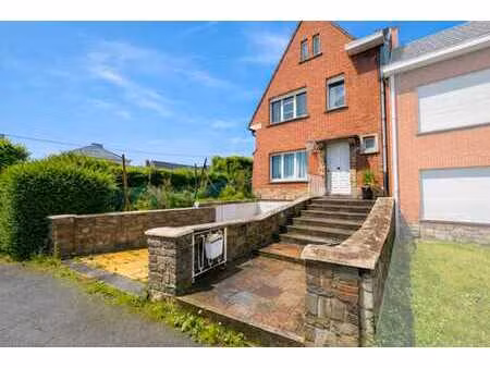 3 façades avec 3 chambres  jardin et garage à luingne !