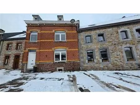 spacieuse maison au coeur du village authentique de polleur