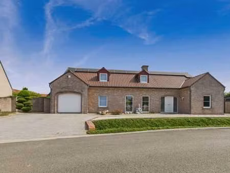 villa sur 1400m² dans quartier résidentiel calme et sécurisé