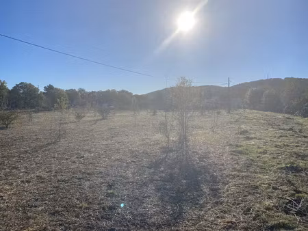 vente terrain 2600 m² à draguignan (83300)  220 000 €