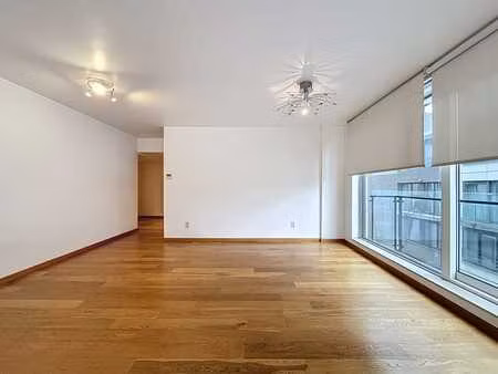 bel appartement 2 chambres avec parking au coeur de la ville