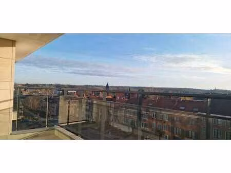 spacieux appartement 3 chambres de 137 m² avec balcons  gara