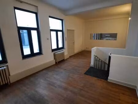 duplex + cour commune proche de la grand place