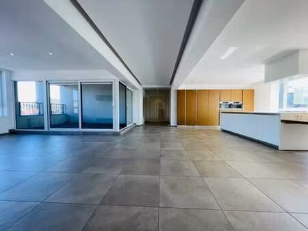 appartement de standing de 132 m² – avec terrasse et parking