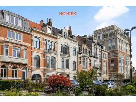 herenhuis met diverse mogelijkheden  op strategische locatie