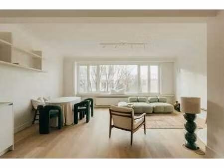 bel appartement rénové avec un style épuré