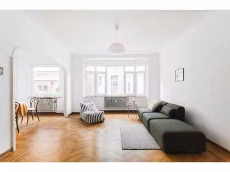 charme à l’état pur : appartement à rafraîchir au art déco