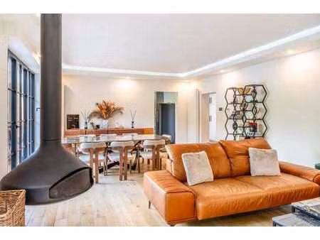 gelijkvloerse villa met verwarmd zwembad op 1.056 m² in z...