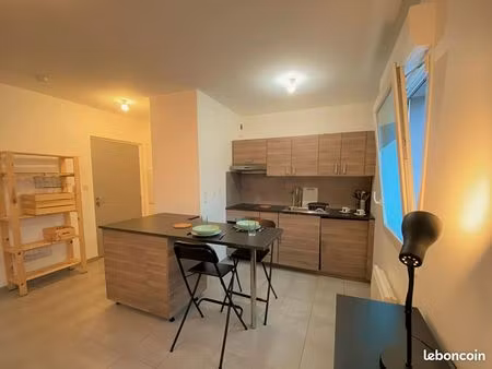 studio 1 pièce 27 m²