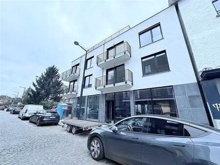 surface commerciale de 130m² - situation aaa