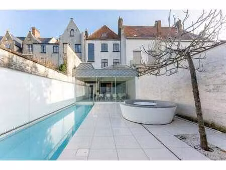 maison de maître architecturale au cœur de bruges