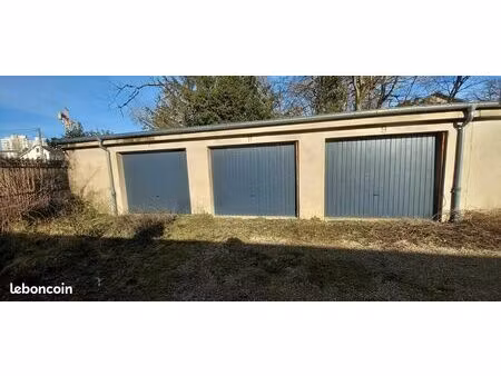 garages à louer
