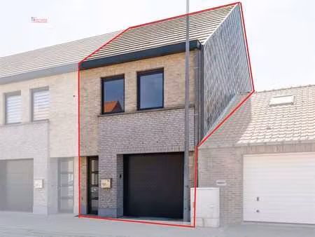 moderne half open gezinswoning met 3 slaapkamers en zuid ...