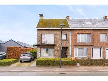 grande maison semi-ouverte avec 3 chambres et jardin orient