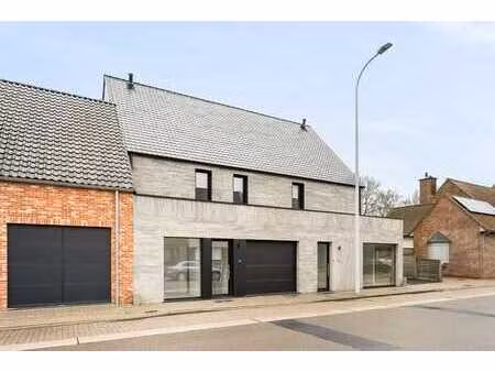 maison neuve avec 3 chambres et grand grenier  garage et ja