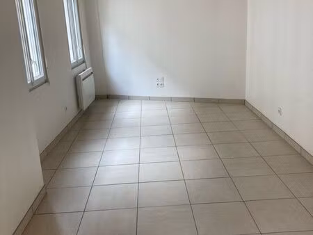 a louer duplex 650 centre st clément de la place