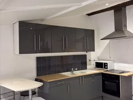 t3 duplex vide - centre-ville de salernes