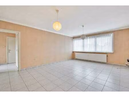 appartement à rafraîchir avec 2 chambres et terrasse