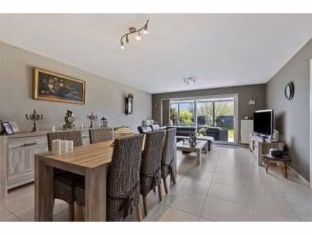 gelijkvloersappartement met terras  grote tuin  staanplaats