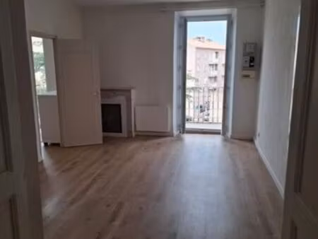 apt 3 pièces traversant quartier quatrina