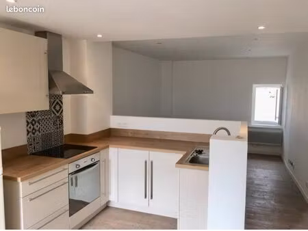 t2 meublé de 41 m² – centre-ville d’aubagne
