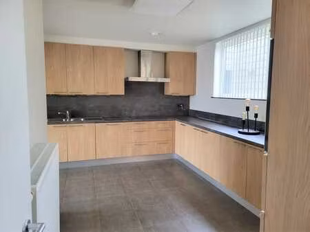 lichtrijk en energiezuinig duplex appartement met ruim te...