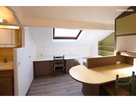 chambre de service indépendante  avec douche  lavabo  wc. à 12 minutes de paris/gare du no