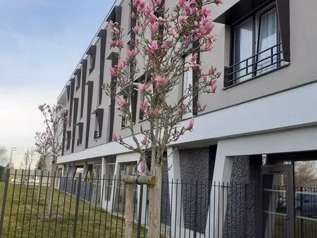 studio etudiant 403 charges comprises