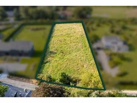 terrain à bâtir de 3.552m² à polleur