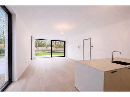 prachtig afgewerkt gelijkvloersappartement met 2 slaapkamers