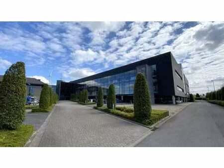 bureau économique à louer près de la r8 à courtrai