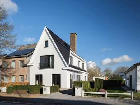 maison semi-mitoyenne récemment rénovée (2025) à drongen