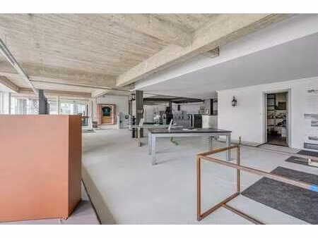 local comm. prêt à l'emploi dans un emplacement de choix