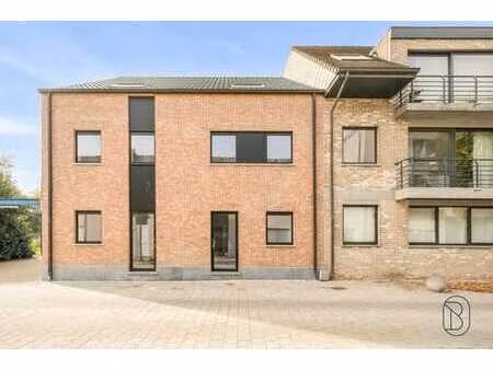 nouvelle construction économe en énergie avec des finitions