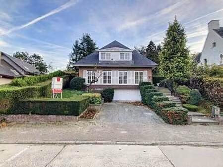 villa spacieuse dans un quartier prisé