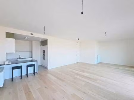 penthouse canal wharf : élégance urbaine avec vue imprenable