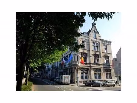 appartement lumineux dans un hôtel de maitre