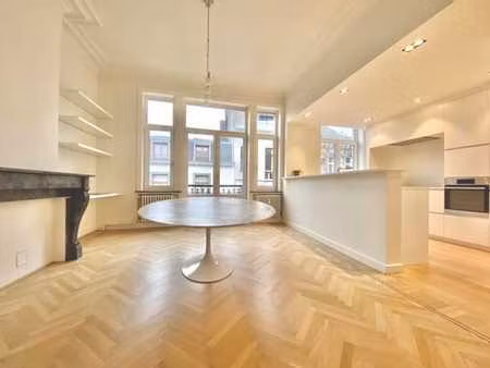 splendide appartement de coin + garage - une perle!