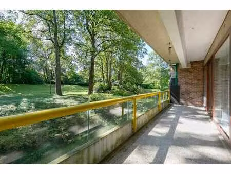 bel appartement au calme dans un parc  3 à 4 ch et terrasse